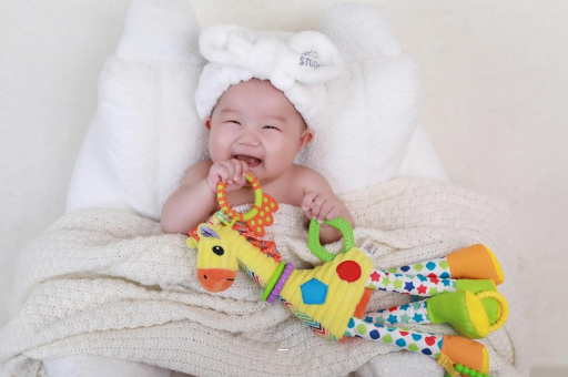 佛山四个月宝宝揉眼睛 佛山四个月宝宝揉眼睛